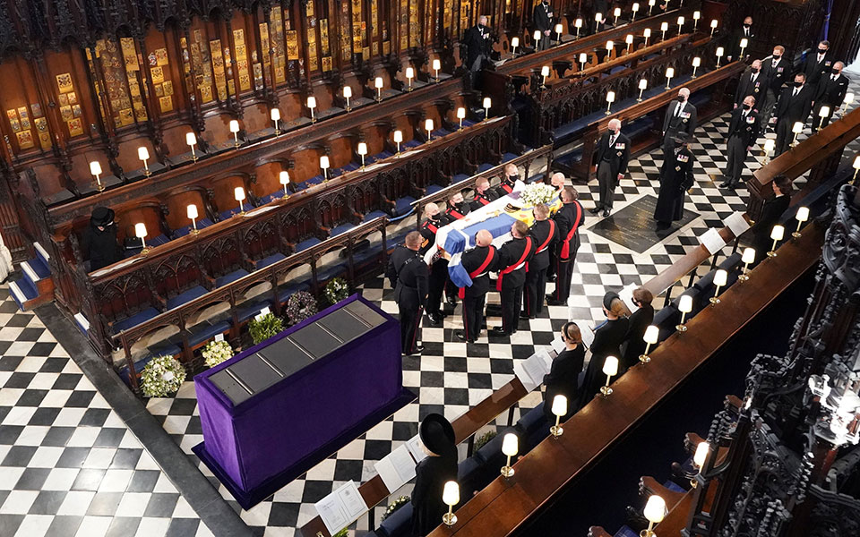 Η βασίλισσα Ελισάβετ αποχαιρέτησε τον πρίγκιπά της-10