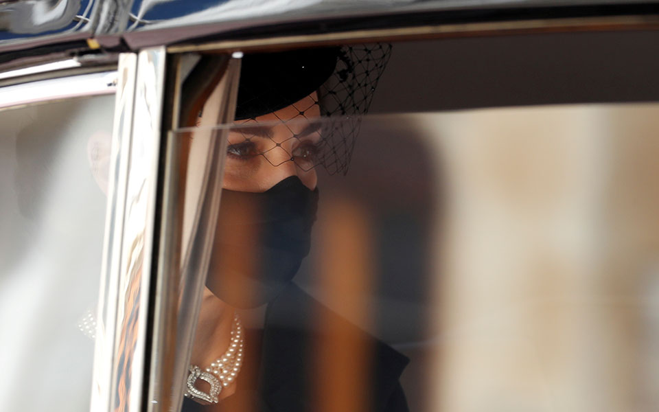 Η βασίλισσα Ελισάβετ αποχαιρέτησε τον πρίγκιπά της-13