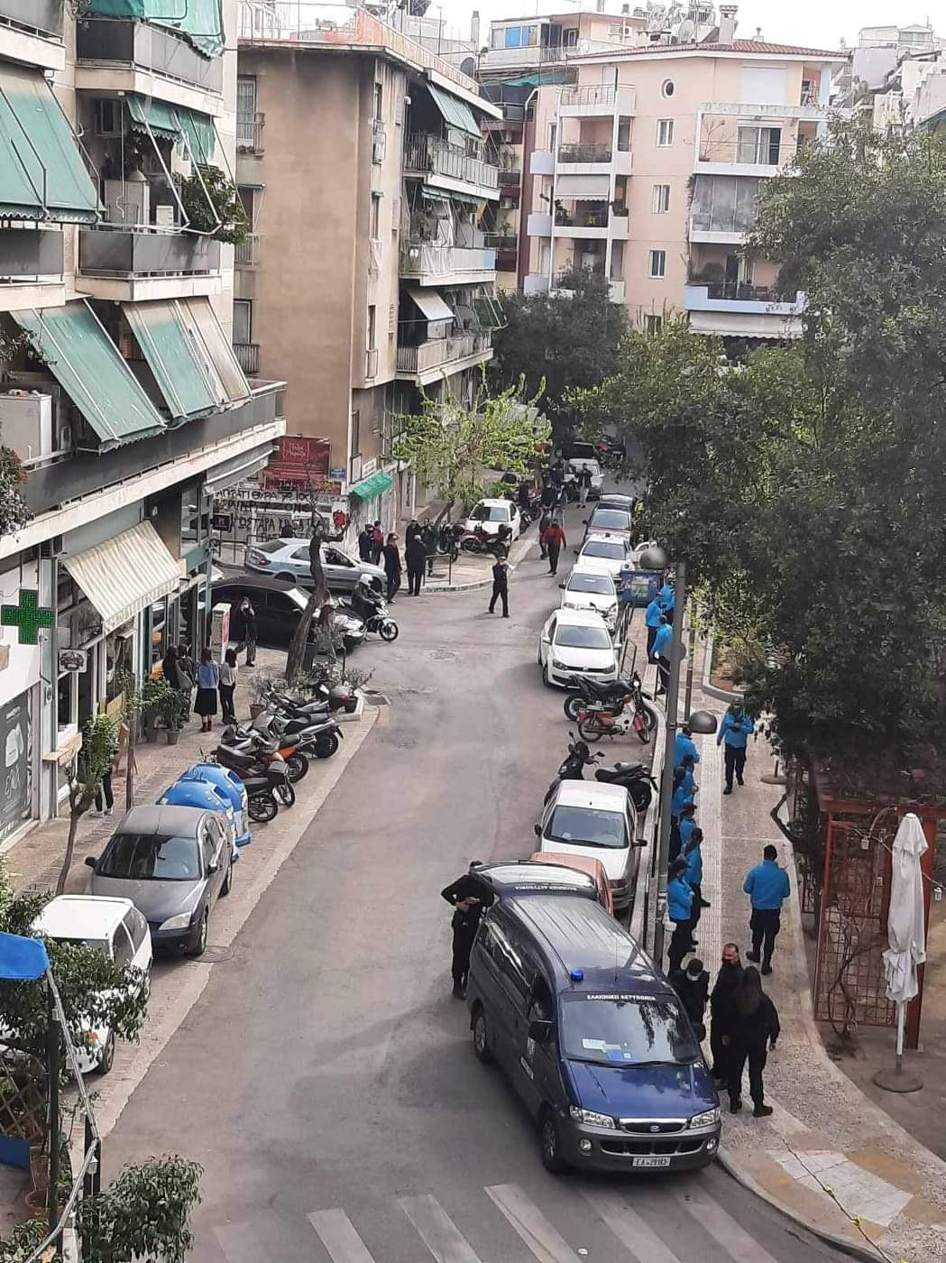 «Λουκέτο» στην πλατεία Βαρνάβα μετά τα ολονύχτια πάρτι-1