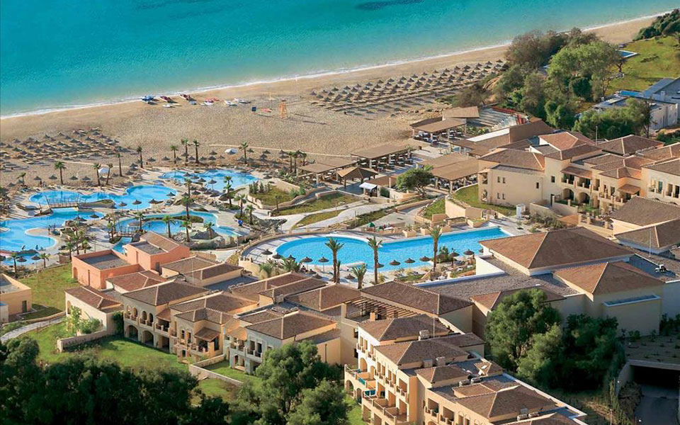 πέντε-ξενοδοχεία-σε-μύκονο-και-κέρκυρ-561319156