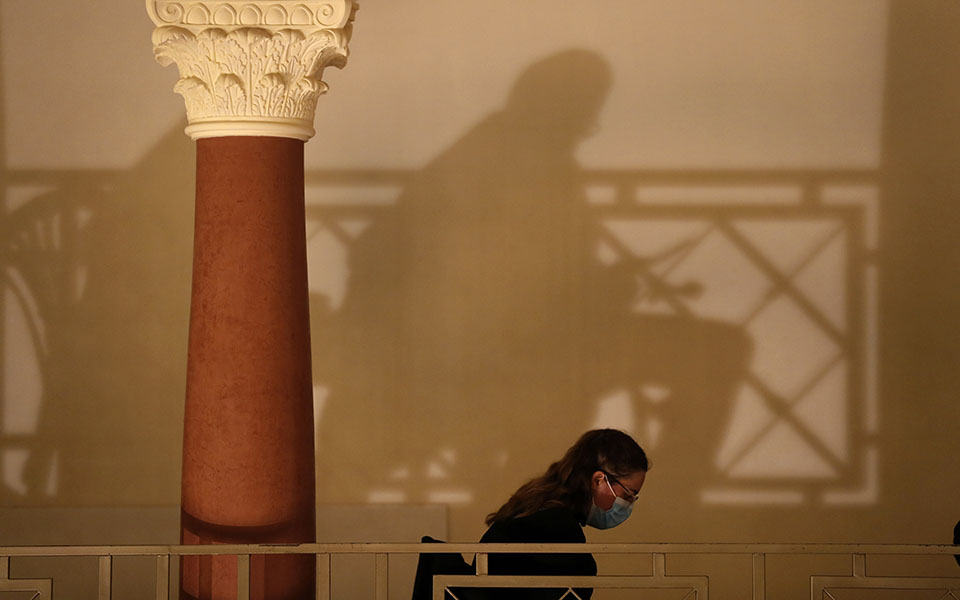 κορωνοϊός-φόβος-για-συγχωνεύσεις-μ-561318775