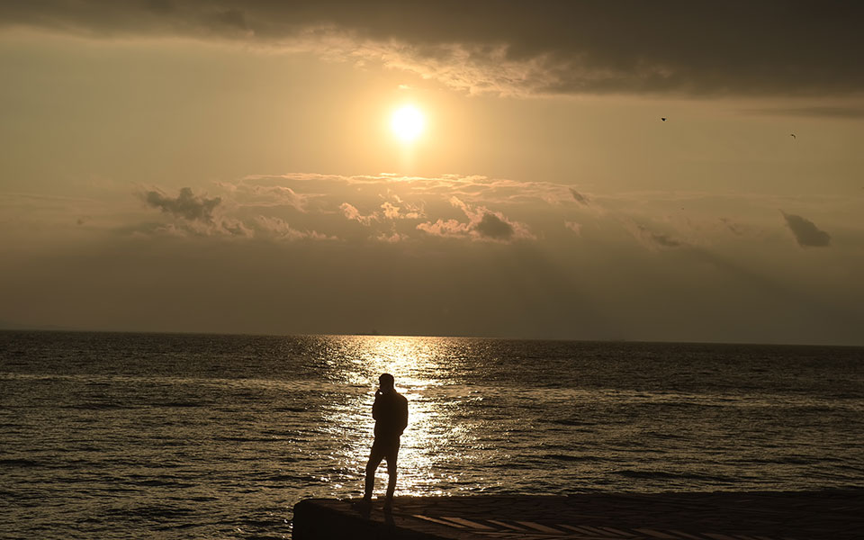 αίθριος-καιρός-άνοδος-της-θερμοκρασί-561327346