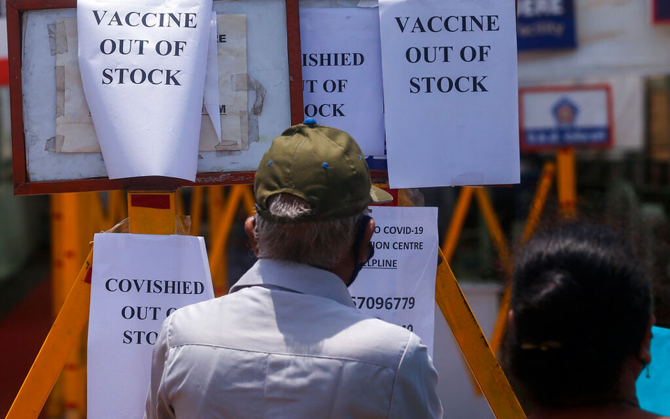 Ινδία: Αυτοσχέδια κρεματόρια για τα θύματα του κορωνοϊού – Ξεπέρασαν τους 200.000 οι θάνατοι-4