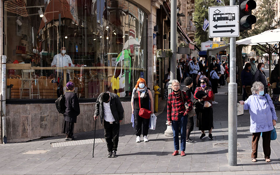 Ισραήλ: «Πάγωσε» ο χρόνος εις μνήμην των θυμάτων του Ολοκαυτώματος (εικόνες)-2