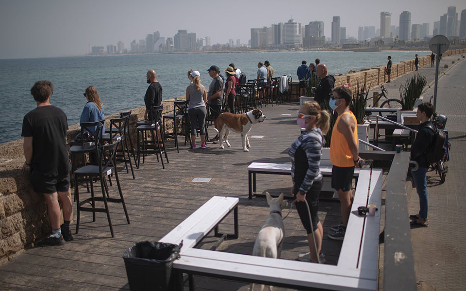 Ισραήλ: «Πάγωσε» ο χρόνος εις μνήμην των θυμάτων του Ολοκαυτώματος (εικόνες)-3