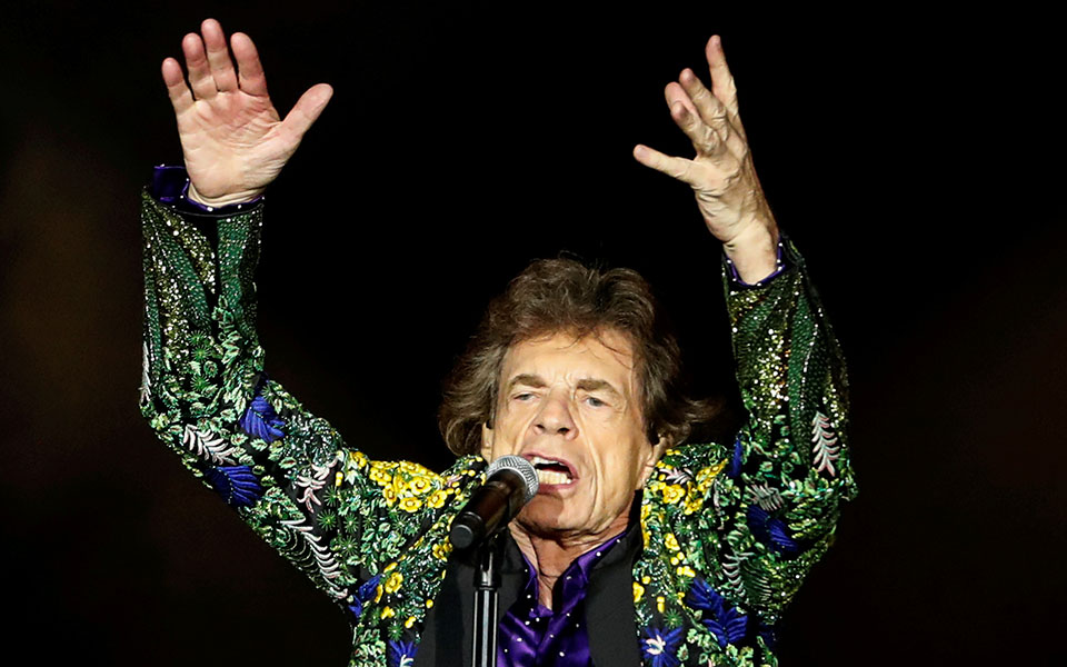 ο-μικ-τζάγκερ-γιορτάζει-το-τέλος-του-λο-561329524