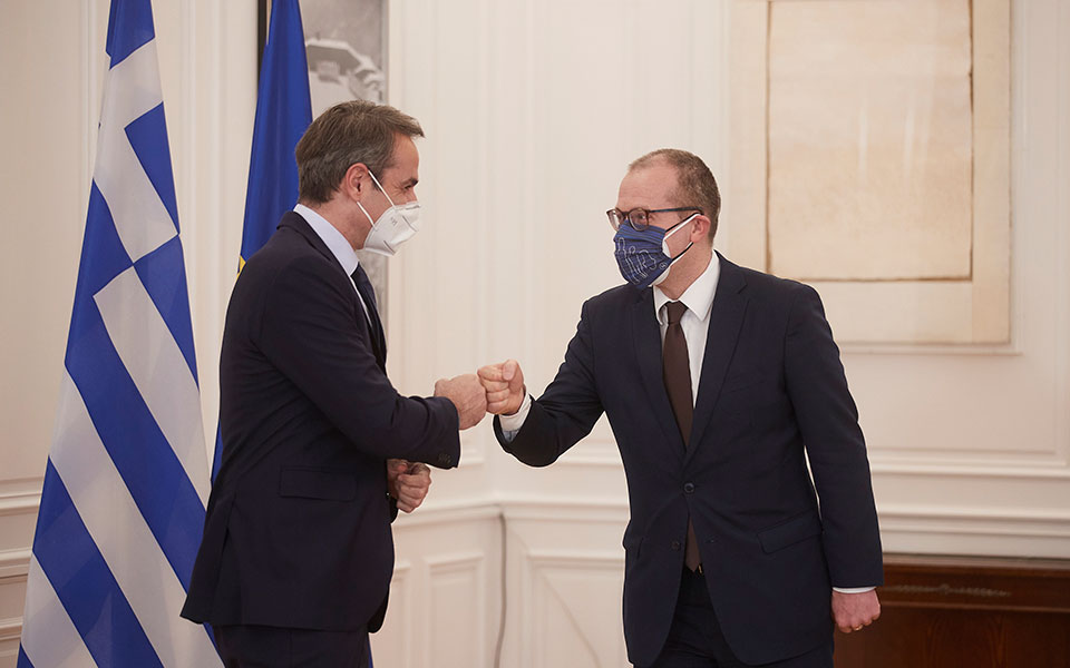 Συνάντηση Μητσοτάκη – Κλούγκε: Εύσημα στην Ελλάδα για τους εμβολιασμούς-1