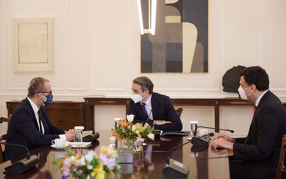 Συνάντηση Μητσοτάκη – Κλούγκε: Εύσημα στην Ελλάδα για τους εμβολιασμούς-2