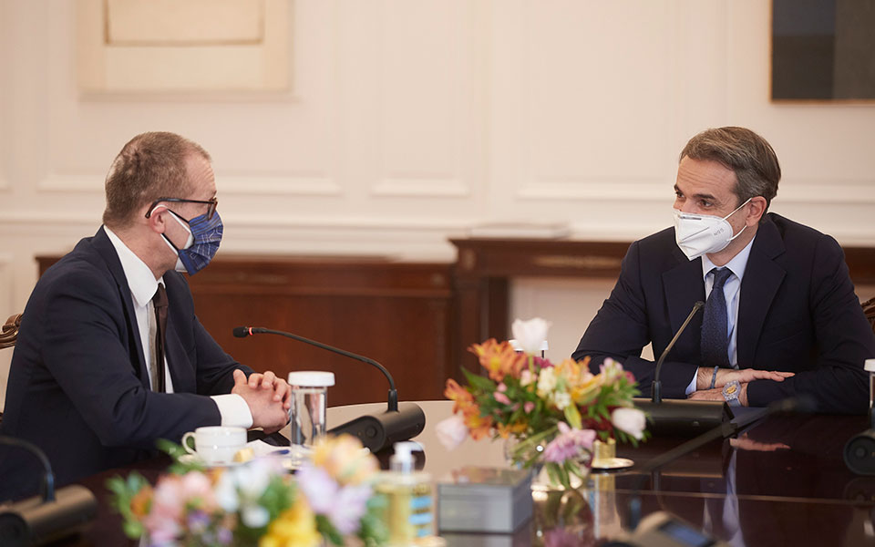 Συνάντηση Μητσοτάκη – Κλούγκε: Εύσημα στην Ελλάδα για τους εμβολιασμούς-3