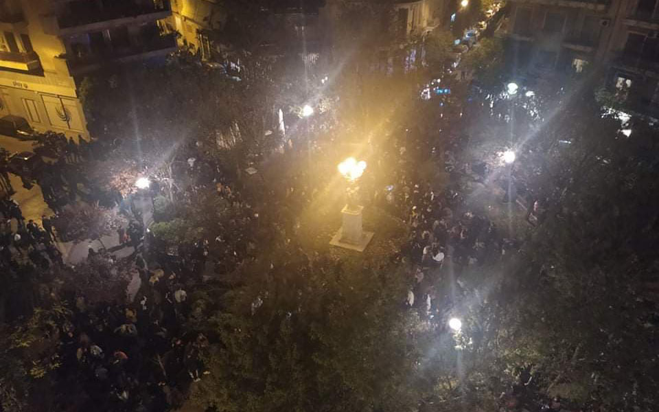 βίντεο-ολονύχτιο-κορωνοπάρτι-στην-561335590