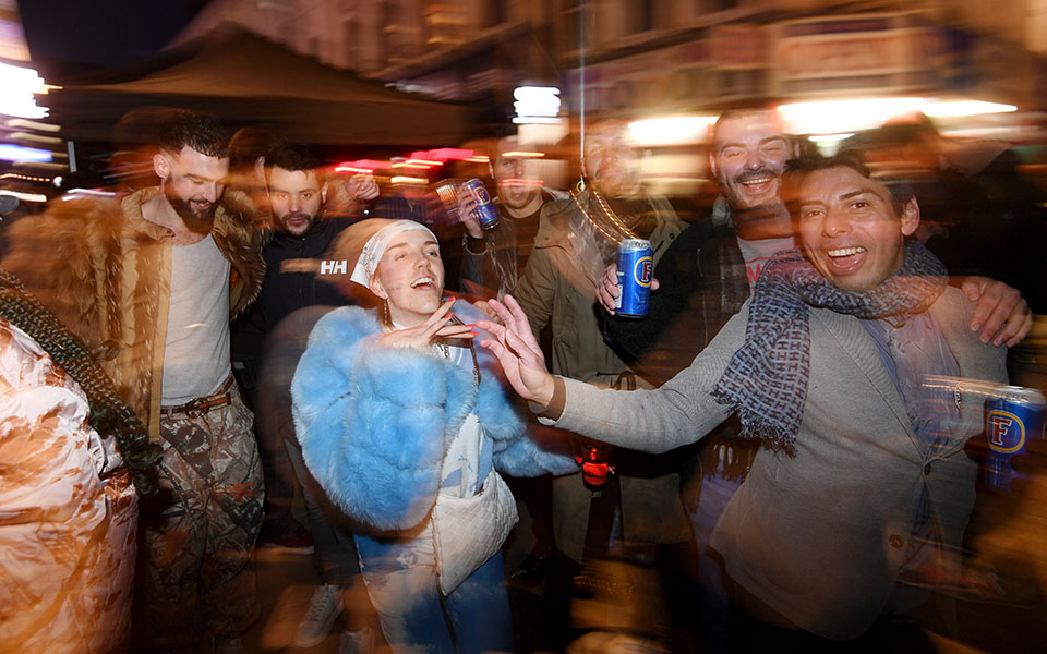 Βρετανία-Lockdown: Το αδιαχώρητο στους δρόμους του Λονδίνου την πρώτη νύχτα «Ελευθερίας»-7