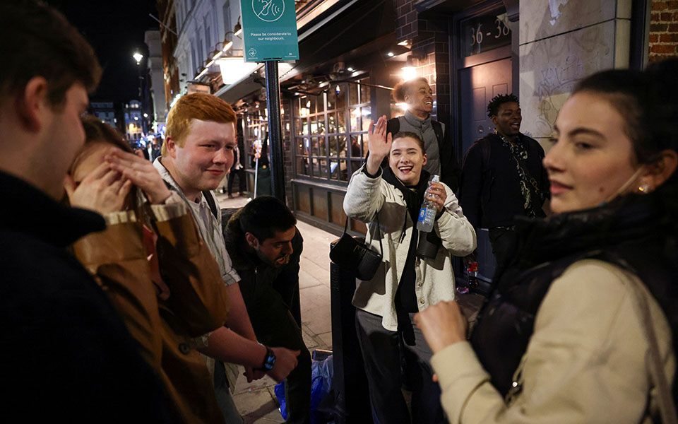 Βρετανία-Lockdown: Το αδιαχώρητο στους δρόμους του Λονδίνου την πρώτη νύχτα «Ελευθερίας»-4