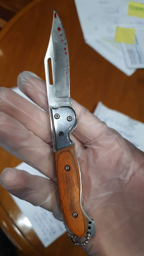 Ένα μαχαίρι με κόκκινα στίγματα για Ισπανίδα υπουργό-1