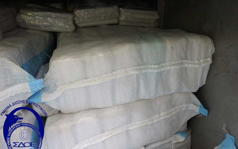 ΣΔΟΕ: Πώς εντοπίστηκαν οι 4,3 τόνοι κάνναβης στο λιμάνι του Πειραιά (φωτογραφίες – βίντεο)-1