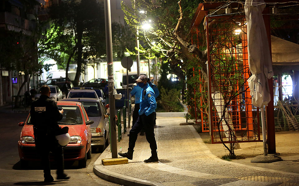 εξαπλώνονται-τα-κορωνοπάρτι-στις-πλα-561335413