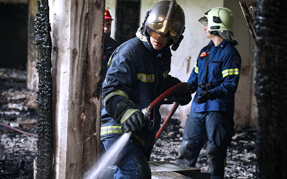 σε-ύφεση-η-πυρκαγιά-σε-δασική-έκταση-στ-561335350