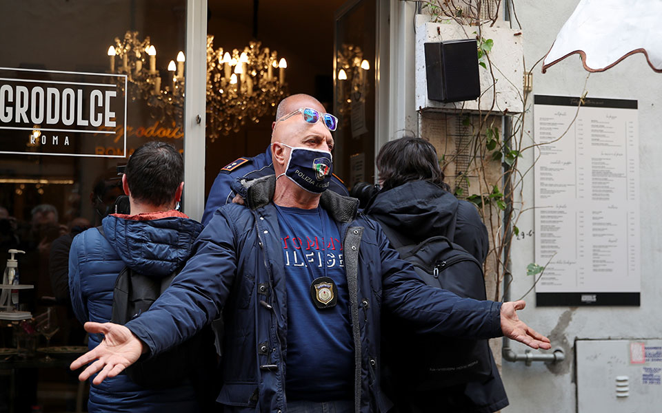 ιταλία-13-477-κρούσματα-με-476-θανάτους-τις-τε-561329551