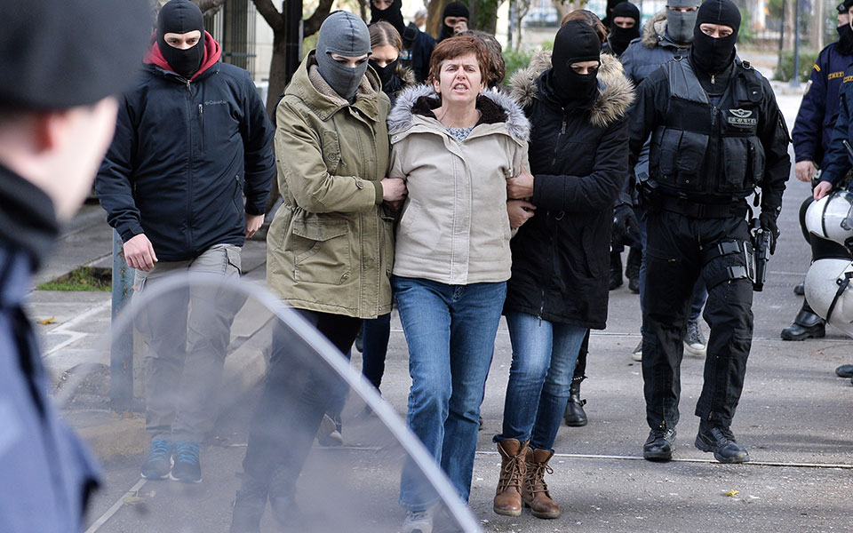 στα-μαλακά-η-πόλα-ρούπα-561330964