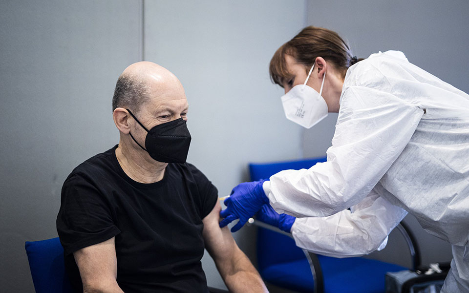 ο-όλαφ-σολτς-ψηφίζει-astrazeneca-561333271