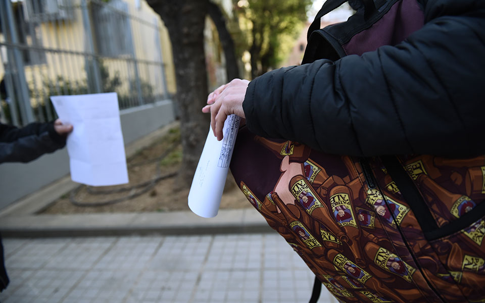 επιστροφή-στα-λύκεια-με-το-self-test-ανά-χείρα-561327445