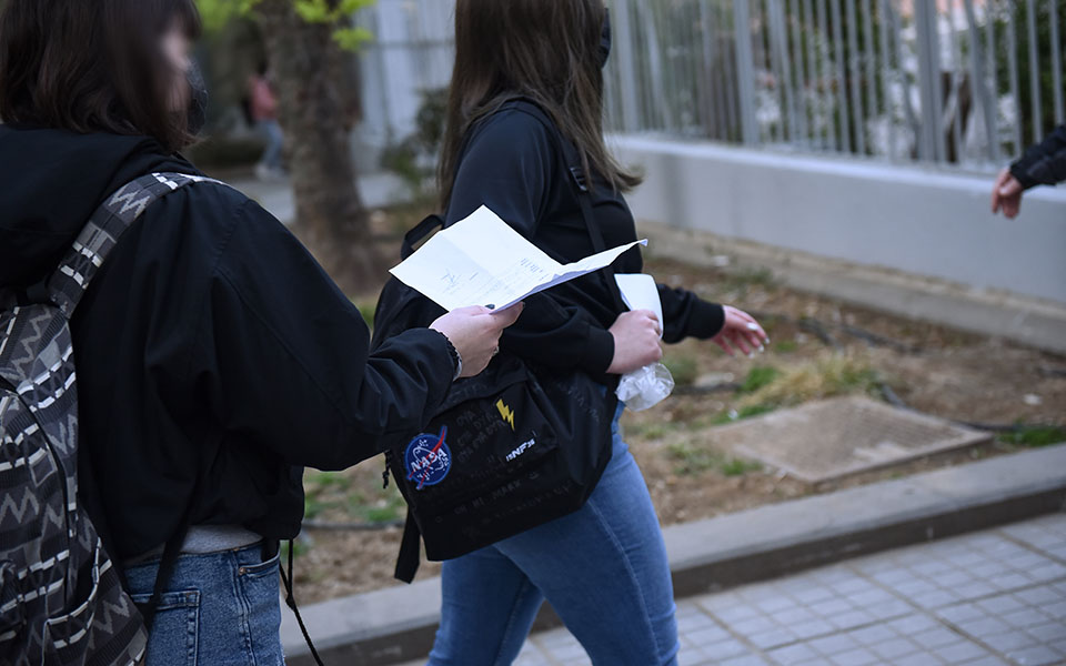 Επιστροφή στα Λύκεια με το self-test ανά χείρας (Εικόνες)-1