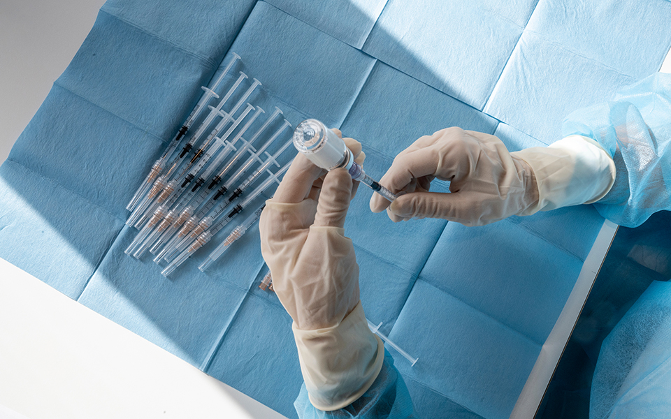 εμβολιασμοί-ξεπέρασαν-το-ένα-δισ-σε-όλ-561343522