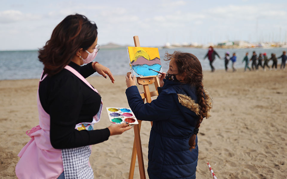 Ισπανία: Ένα σχολείο δίπλα στη θάλασσα εξαιτίας του κορωνοϊού-4