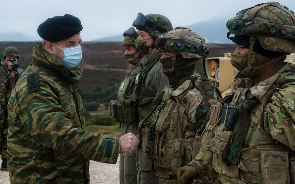 ελληνικός-στρατός-από-τους-στρατεύσι-561346468