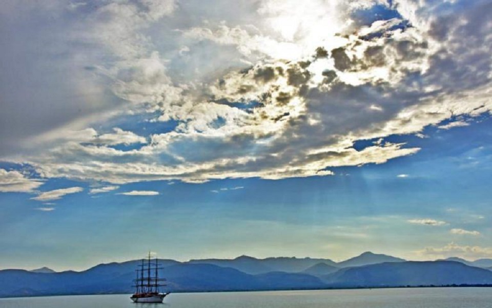 αίθριος-καιρός-με-άνοδο-της-θερμοκρασ-561326893