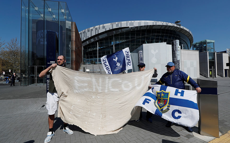 με-μπλόκο-απειλεί-το-λονδίνο-την-ευρ-561336709