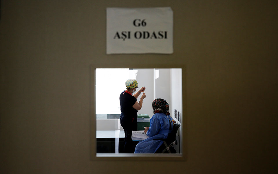 τουρκία-ρεκόρ-με-σχεδόν-55-000-κρούσματα-τι-561322219