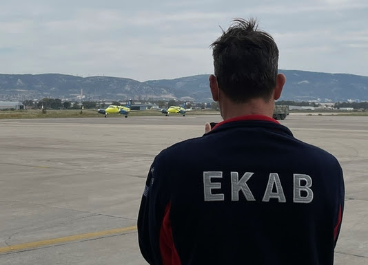 Προσγειώθηκαν στην Ελλάδα τα δύο αεροσκάφη του ΕΚΑΒ – Δωρεά από το Ίδρυμα Στ. Νιάρχος-3