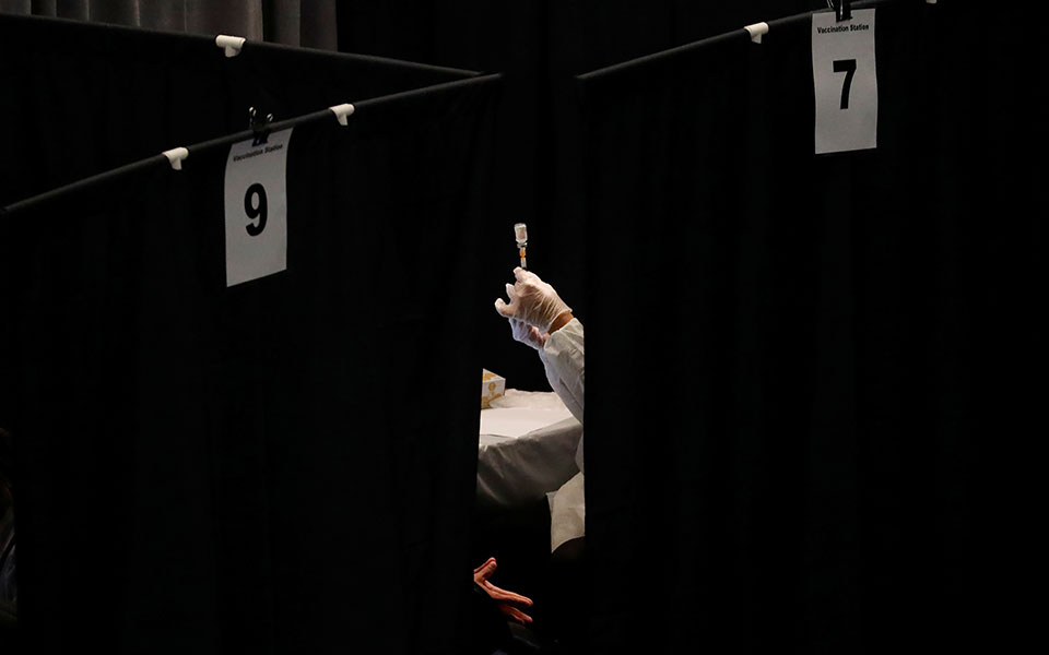 ηπα-το-8-των-εμβολιασμένων-με-pfizer-και-moderna-παρ-561344137