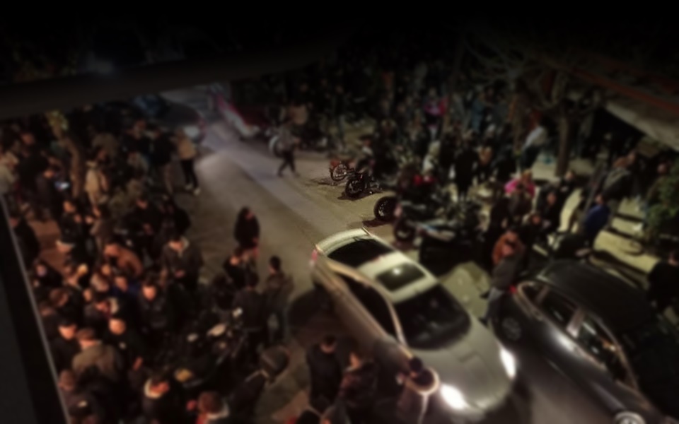 Πλατεία Βαρνάβα: Ολονύχτια πάρτι παρά τις απαγορεύσεις-1