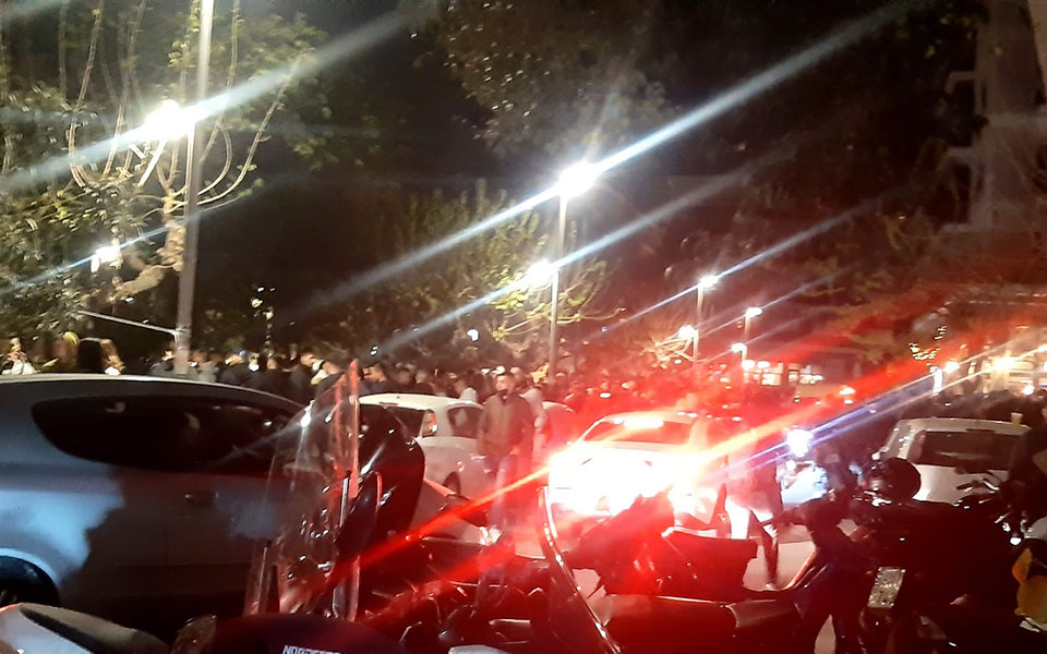Πλατεία Βαρνάβα: Ολονύχτια πάρτι παρά τις απαγορεύσεις-2