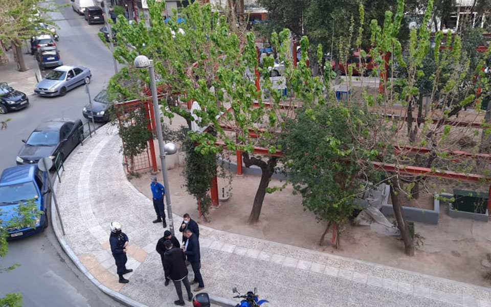 Αστυνομία στην Πλατεία Βαρνάβα – Κορωνοπάρτι στην Κυψέλη-2