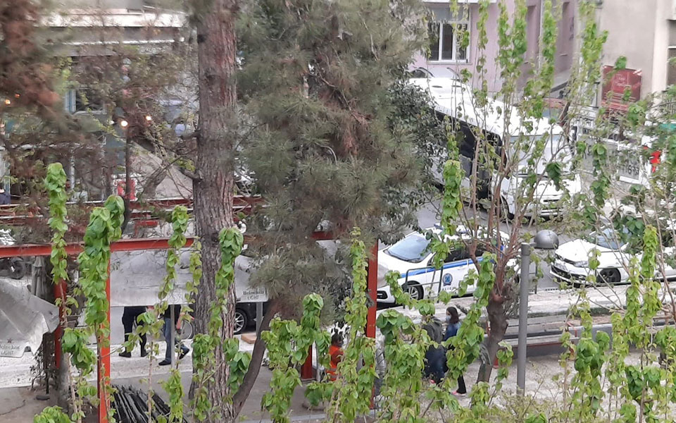 Αστυνομία στην Πλατεία Βαρνάβα – Κορωνοπάρτι στην Κυψέλη-3