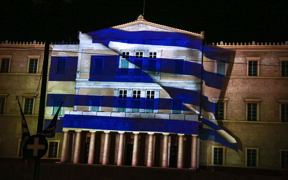 Βίντεο-αφιέρωμα για την επέτειο των 200 χρόνων στην πρόσοψη της Βουλής-2