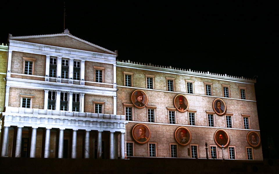 Βίντεο-αφιέρωμα για την επέτειο των 200 χρόνων στην πρόσοψη της Βουλής-3