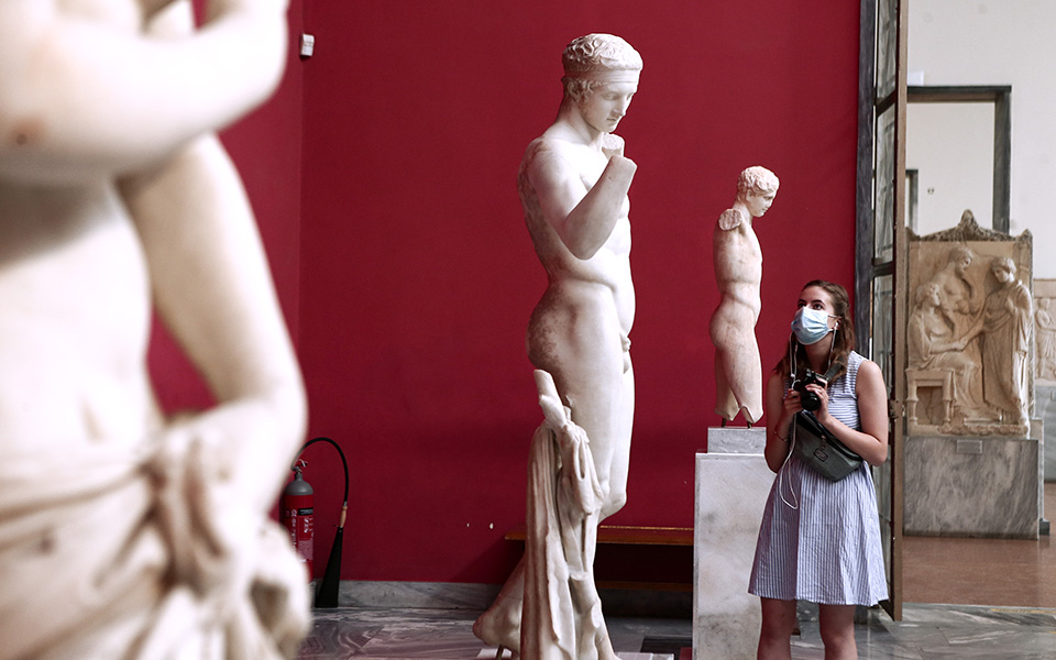 ανοιξαν-ξανά-τα-μουσεία-φωτογραφίες-561363355