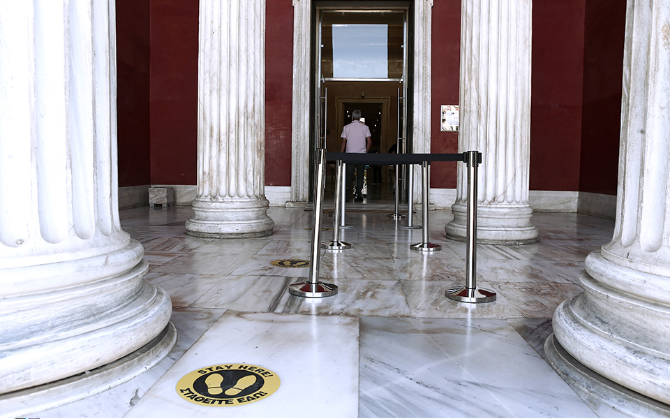 Ανοιξαν ξανά τα μουσεία (φωτογραφίες)-1