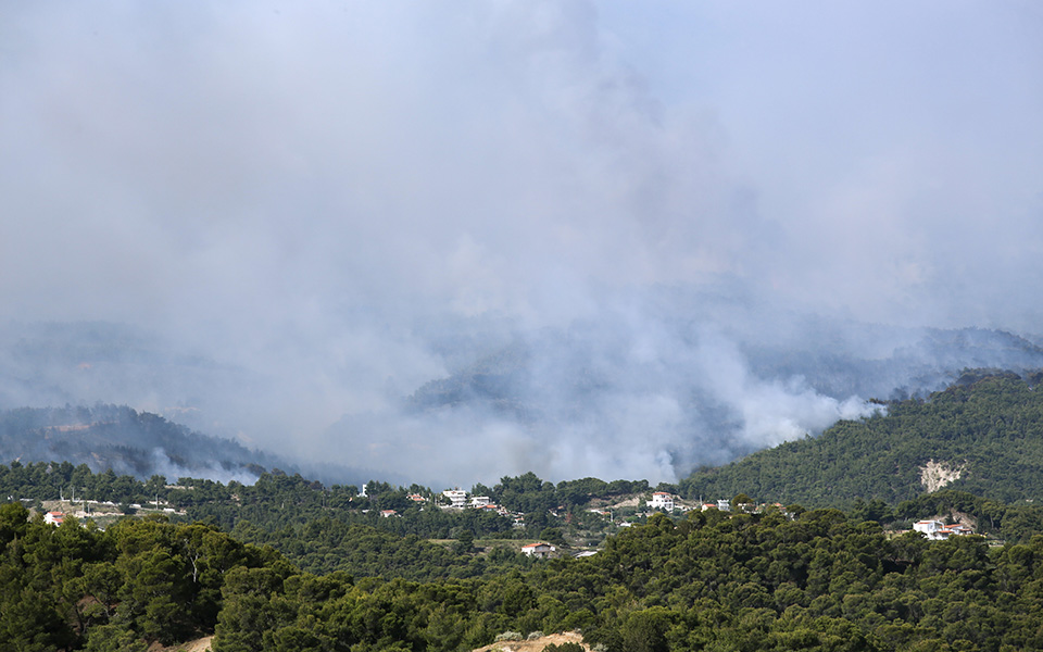 φωτιά-στον-σχίνο-ο-καπνός-έφτασε-μέχρι-561370102