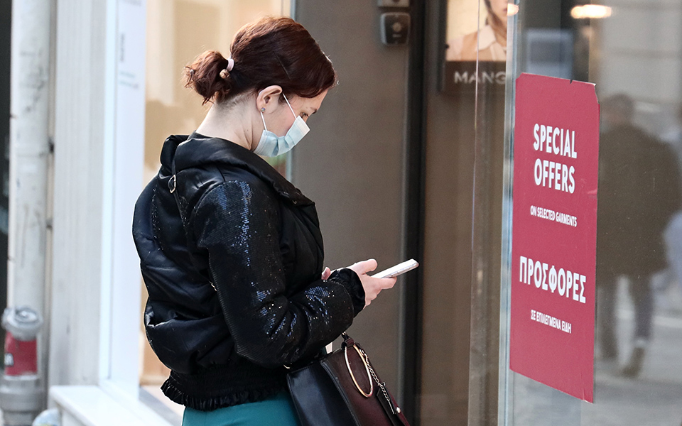 ανοικτά-καταστήματα-και-κομμωτήρια-τ-561354892