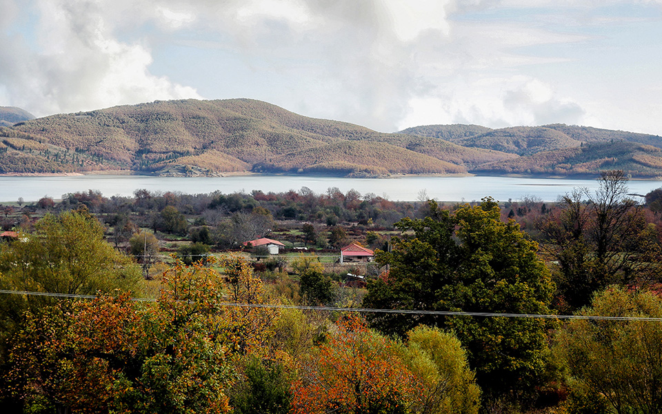 mε-αερόστατο-στη-λίμνη-πλαστήρα-η-μεγαλ-561354799