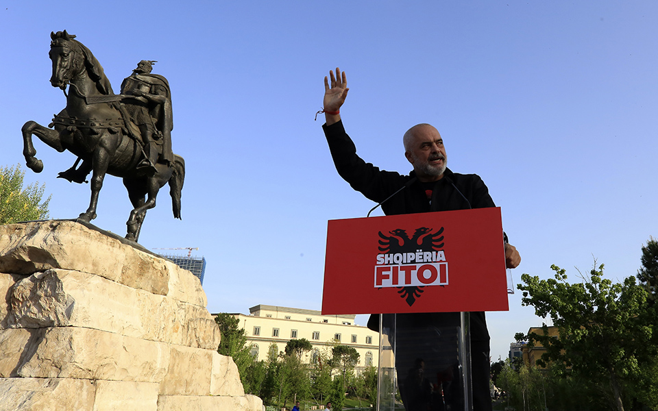 αλβανία-ο-έντι-ράμα-δρομολογεί-την-καθ-561352570