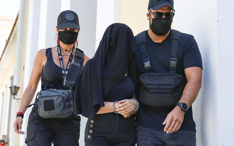 επίθεση-με-βιτριόλι-σε-δίκη-για-απόπει-561355333