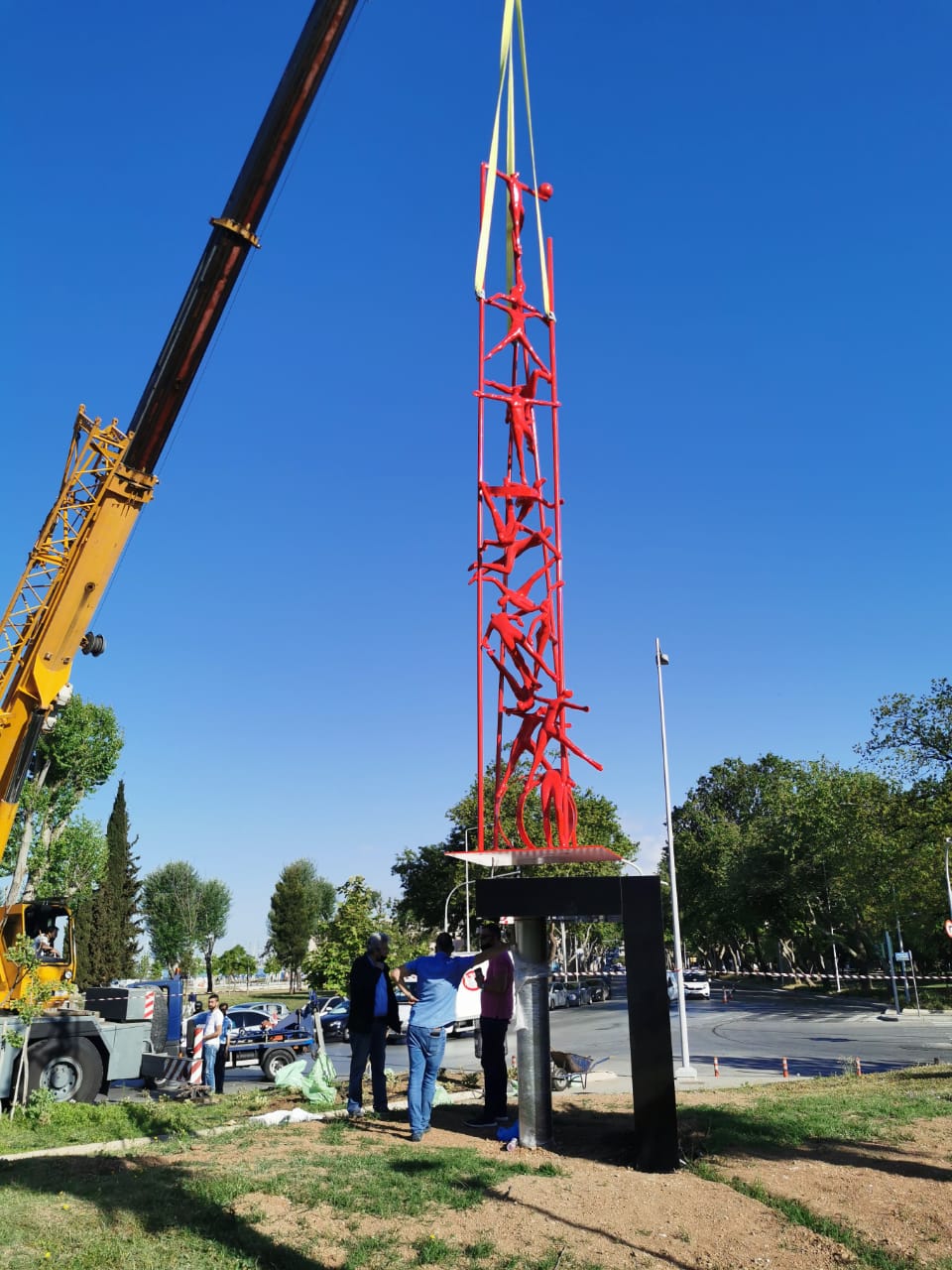 Το γλυπτό Meteoron του Κωστή Γεωργίου «στολίζει» την Θεσσαλονίκη-2