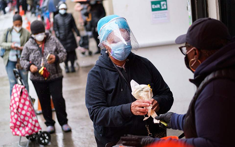 χωρίς-μάσκες-οι-εμβολιασμένοι-στις-ηπ-561362437
