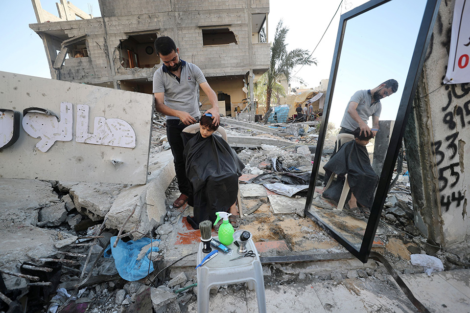 συνεχίζοντας-561376144