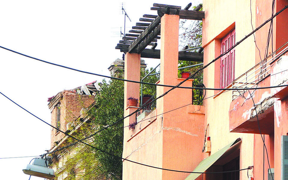 τα-ακρόπρωρα-της-οδού-καλλιδρομίου-561363679